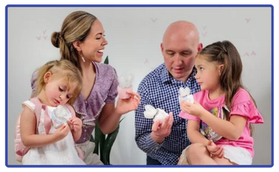 Ouders en kinderen poetsen samen